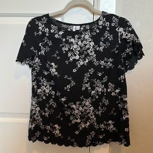 Black and white flower shirt/blouse